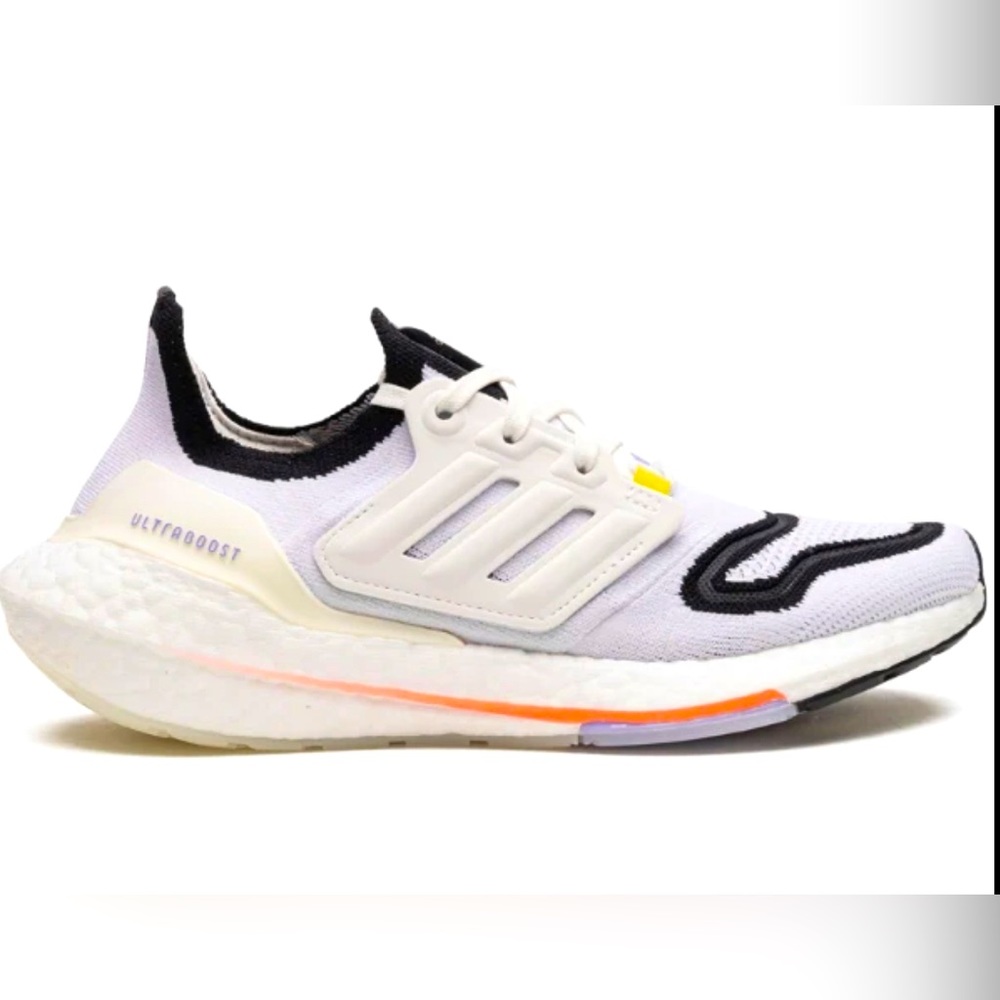 Women’s Adidas Ultraboost 22 shoes size 8